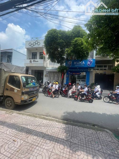 MT kinh doanh Hà Thị Đát, Cầu Xéo, phường tân sơn nhì. 4x21m.2 lầu mới cứng
