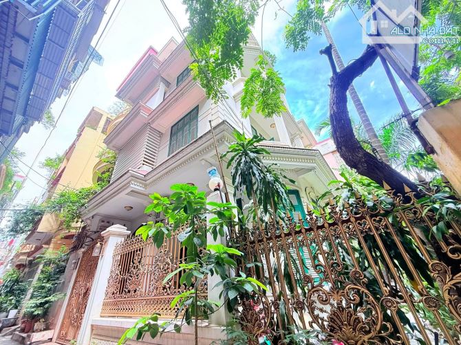 Bán nhà vườn diện tích lớn 220m, ngõ 58 Nguyễn Khánh Toàn sát trường FPT Cầu Giấy, 38,5 tỷ