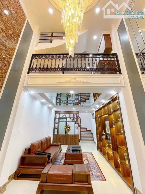 🏡 BÁN NHÀ NGÔ GIA TỰ, PHƯỜNG VIỆT HƯNG – 30M² – 5 TẦNG – 4.9 TỶ – HÀNG HIẾM