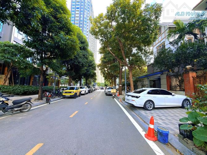 Biệt thự Đội Cấn Ba Đình 141m mặt tiền gần 9m vỉa hè ô tô, thiết kế đẹp thoáng mát 39,5 tỷ