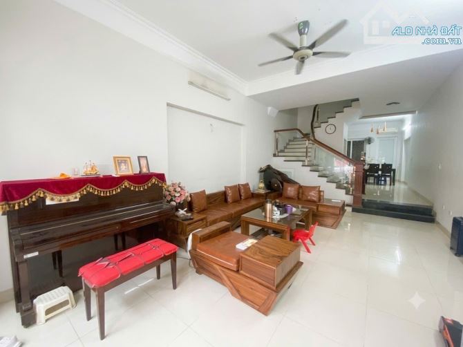 Bán LK KĐT Văn Quán, vị trí vừa ở vừa kinh doanh. Giá rất đẹp 16.8 tỷ