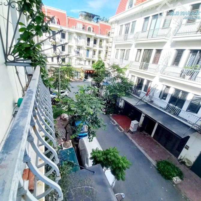 Bán liền kề KĐT Phú Lương, Hà Đông, 2 mặt tiền, thang máy xịn xò, giá chào 19 tỉ