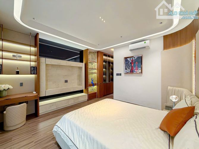 BIỆT THỰ GÓC 2MT NGAY MŨI TÀU ĐƯỜNG 9A VIEW SÔNG ÔNG LỚN TRUNG SƠN .TPHCM