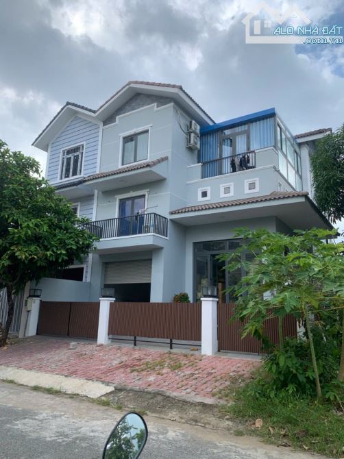 Bán biệt thự 200m2, BÌNH HƯNG, 3 Tầng, 10PN, 11VS, khu vip, gần bến xe q8, giá 14 tỏi