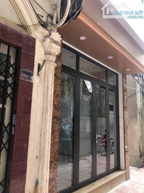 Giảm chào 1 tỷ nhà 4 tầng đẹp lô góc ngõ 112 Ngọc Khánh Ba Đình dt 37m2 giá 10 tỷ.