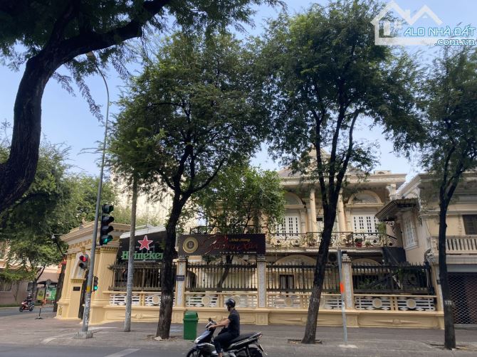 Bán gấp biệt thự 25 Tú Xương, Quận 3, dt: 20x30m 2 tầng 240 tỷ