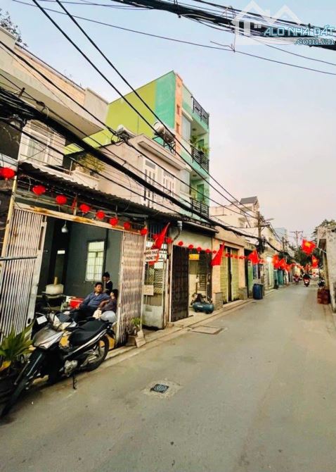 NHÀ 3 TẦNG ST - NGANG 8M - DT 236M2 - DÒNG TIỀN THÁNG 13.5 tr - VỪA Ở KẾT HỢP THUÊ - NGAY