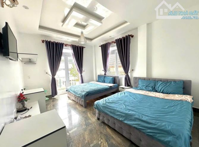 HẠ 11 TỶ BÁN GẤP KHÁCH SẠN MẶT TIỀN ĐƯỜNG PHƯỜNG XUÂN HƯƠNG