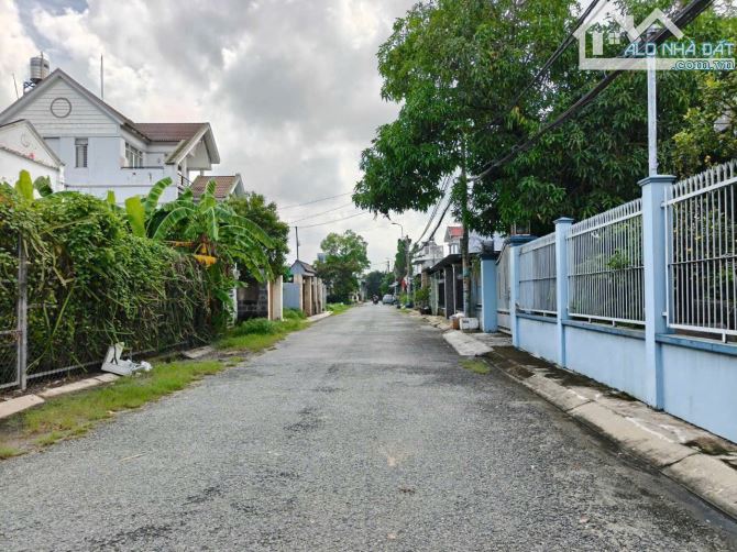 GIẢM NGAY 500 TRIỆU – BÁN GẤP BIỆT THỰ MẶT TIỀN TÂN THỚI NHÌ – HÓC MÔN