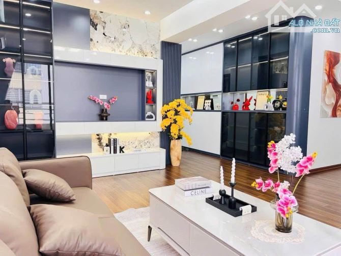 “Bạn muốn trực tiếp trải nghiệm thiết kế nội thất độc đáo và không gian sống này?”