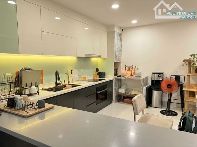 CHỦ GẤP! Nhà HẺM XE TẢI tránh gần chợ Phạm Văn Hai - GARA ôtô - Full nội thất. Chỉ 12.8 tỷ