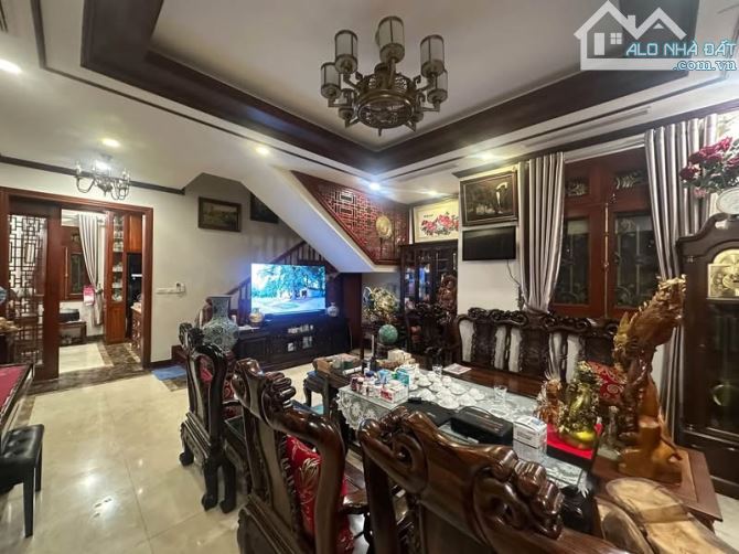 Biệt thự Trung Kính 159m^2x5T thang máy. Mặt tiền VIP 12,5m. 78 TỶ! Tặng nt gỗ xịn 10 TỶ
