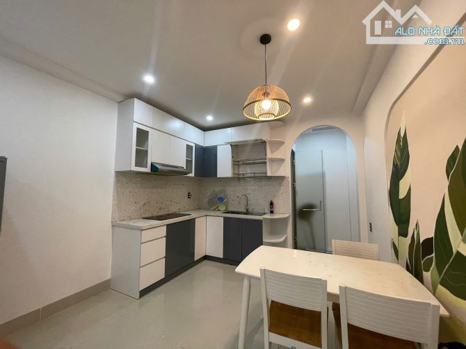 Bán nhà 3 tầng mới đẹp đường Phan Chu Trinh, gần biển, thiết kế hiện đại chỉ 6.5 tỷ TL