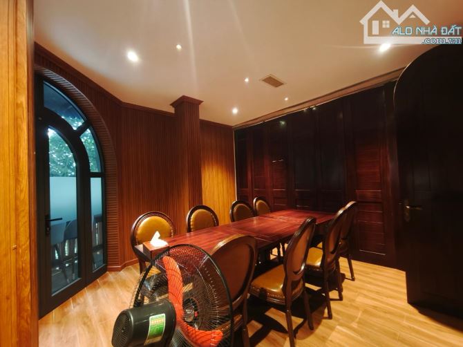 BIỆT THỰ LÔ GÓC HỒNG TIẾN - KHU VIP BẬC NHẤT LONG BIÊN, 168M2, 5 TẦNG, CHỈ 65+ TỶ