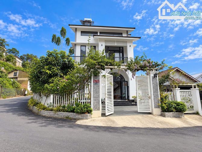 VILLA NGHỈ DƯỠNG GÓC 2 MẶT TIỀN ĐƯỜNG GẦN TRUNG TÂM ĐÀ LẠT