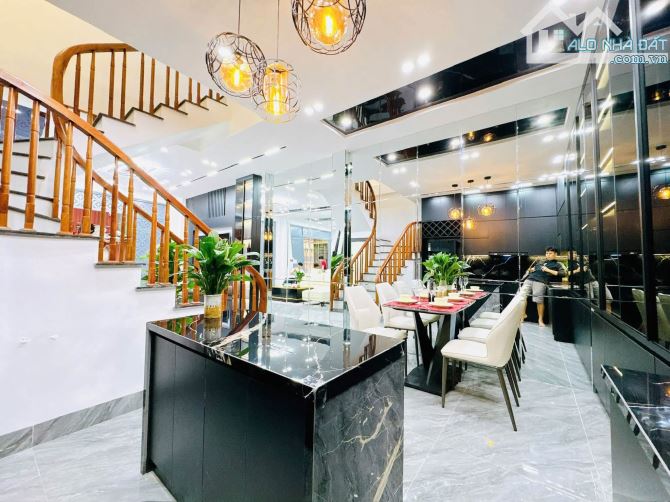 🏡 BÁN NHÀ NGỌC THUỴ, PHƯỜNG BỒ ĐỀ – 43M² – 5 TẦNG – 6.35 TỶ – Ô TÔ ĐỖ CỬA