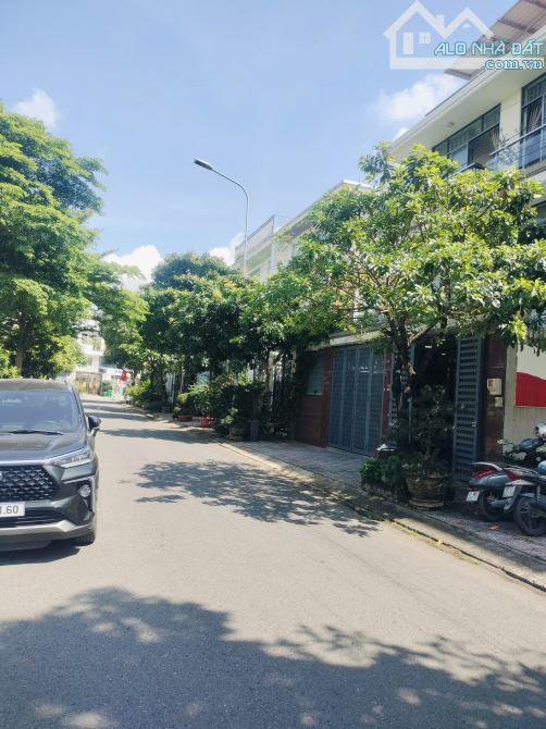GIẢM 3,5 TỶ, NHÀ VIP COMPOUND GẦN THE GLOBAL CITY, NGANG 10M, 4 TẦNG, GIÁ CHỈ 23,5 TỶ