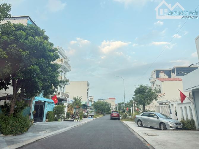 Bán nhà 4 tầng khu rẻ quạt Vựng Đâng. Dt 90 m2 ngang 6m. Hướng Đông Nam.
