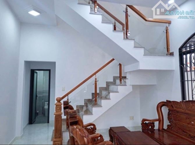 LÔ GÓC HẺM XH NGAY GA METRO SỐ 2 TRƯỜNG CHINH Q.12 - NHÀ 1 TRỆT+ LỬNG DT:5M X 24M