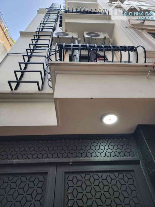 Bán nhà Trần Đại Nghĩa - Ô tô đỗ gần - 43m2 - 5 tầng - 9PN Khép kín. Giá hơn 7 tỷ