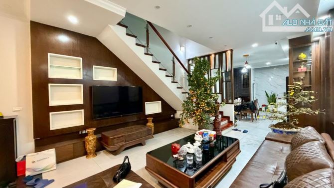BÁN NHÀ KHÂM THIÊN – NHÀ DÂN XÂY TÂM HUYẾT – NGÕ THÔNG BA GÁC – 5 PHÒNG NGỦ