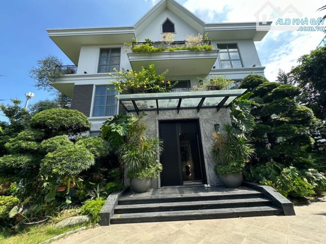 BÁN BIỆT THỰ BẰNG LĂNG VINHOMES RIVERSIDE 492M², 5 TẦNG, VIEW HỒ – GIẢM 71 TỶ, CÒN 299 TỶ