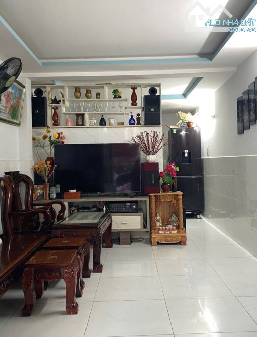 Phước Kiển bán nhà giá rẻ, 3 tầng Giá 2 tỷ 5, Sổ hồng có sắn