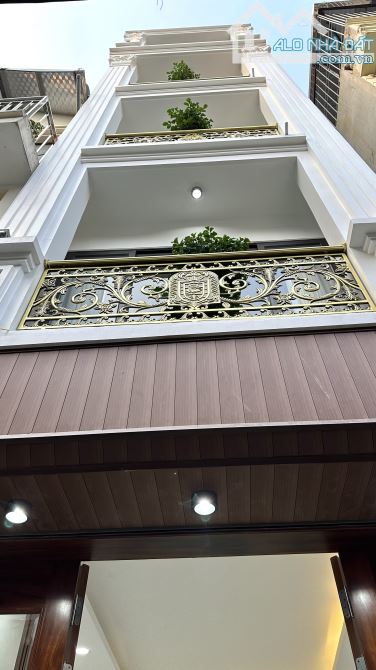Nhà 45m2*5T thang Máy, Ngõ 42/133 Thịnh Liệt, sát KĐT, VF3 vào nhà.