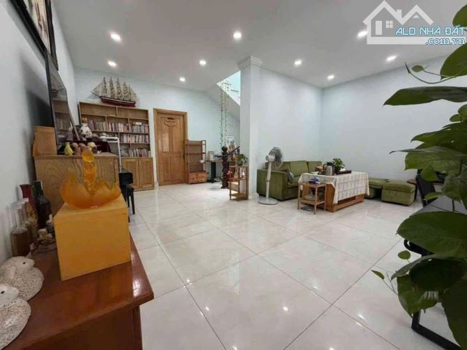 NHÀ 4 TẦNG - NGAY KINH DƯƠNG VƯƠNG - TRƯỜNG HỌC AN LẠC - DT 124M - NGANG 6,5M DÀI 19M - ĐƯ