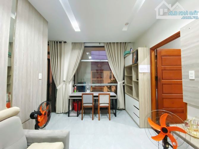 TÒA CĂN HỘ 5 TẦNG LÔ GÓC 2 MẶT TIỀN TRẦN NHÂN TÔNG – THANG MÁY – DÒNG TIỀN 75 TRIỆU/THÁNG