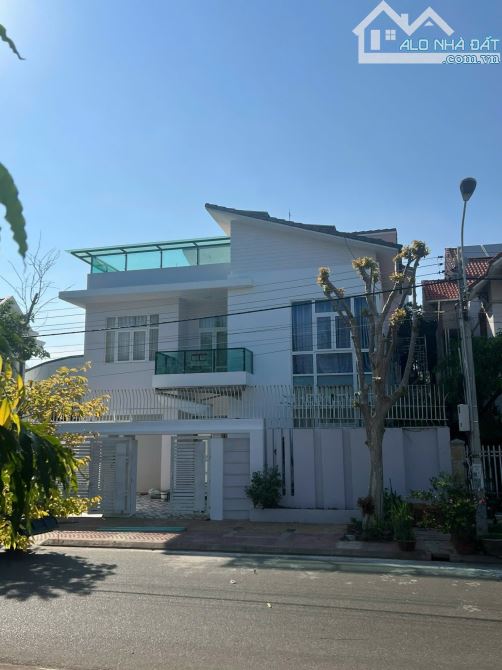 Bán biệt thự 300m Trần Quỳnh, Xuân An đối diện công viên, sông