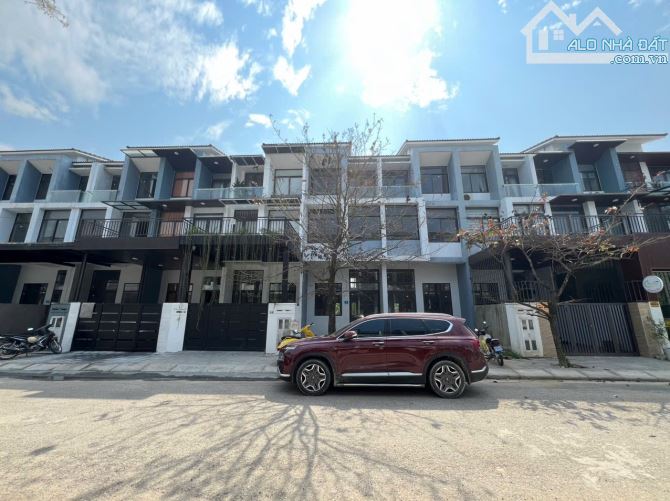 Chỉ còn 7,9 tỷ căn nhà thô hoàn thiện ngoài đường số 10 An Cựu City, Huế