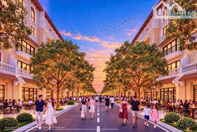 Bán shophouse Liền kề Cổ Loa 90m 6 tầng- Vỉa hè- đường 17m 15 ,7 tỷ