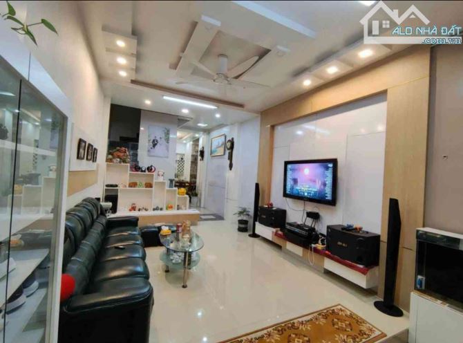 🛕Bác Hồng đang giảm chào sốc căn nhà Nguyễn Văn Linh 😍4tầng chỉ với 3,5ty** Ô tô đỗ cửa
