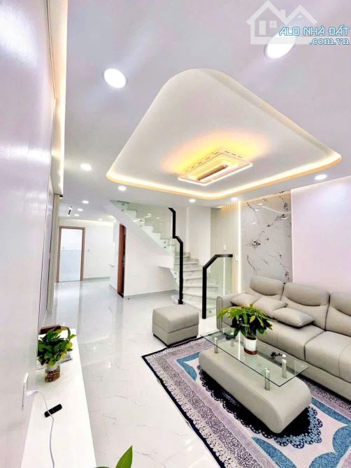 Chỉ 6 tỷ bé- Nhà 3 lầu đẹp- Sổ mới 2026- Hiếm!!!