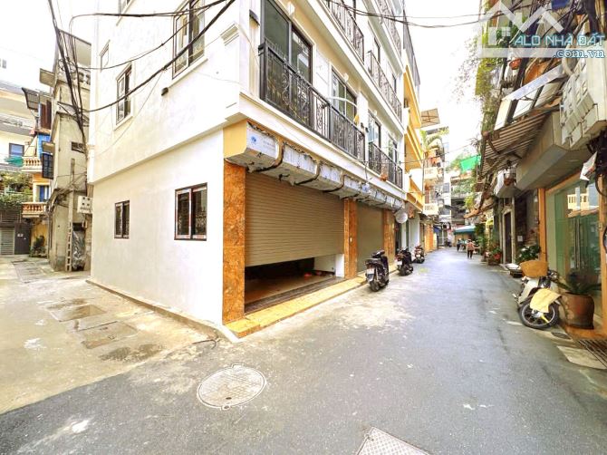 Lô góc- View Hồ- Bán nhà Hoàng Quốc Việt- oto vào nhà- vị trí đẹp- DT 51M- xây 6 tầng.