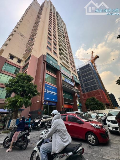 13.8 TỶ 178m 3 NGỦ 2 VỆ SINH 1 KHÁCH 1 MASTER CHUNG CƯ MẶT PHỐ LÁNG HẠ ĐỐNG ĐA