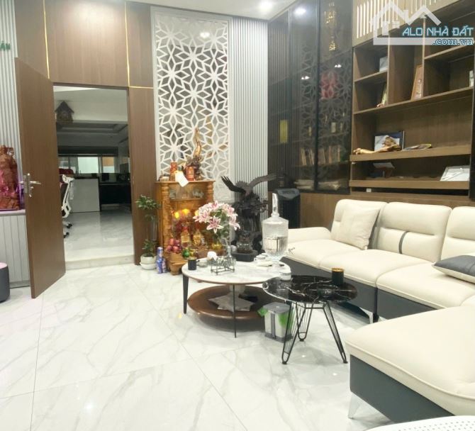 BÁN NHÀ VĂN HƯƠNG ĐỐNG ĐA 46M² 5 TẦNG 3PN 4WC NỞ HẬU 7.5 TỶ