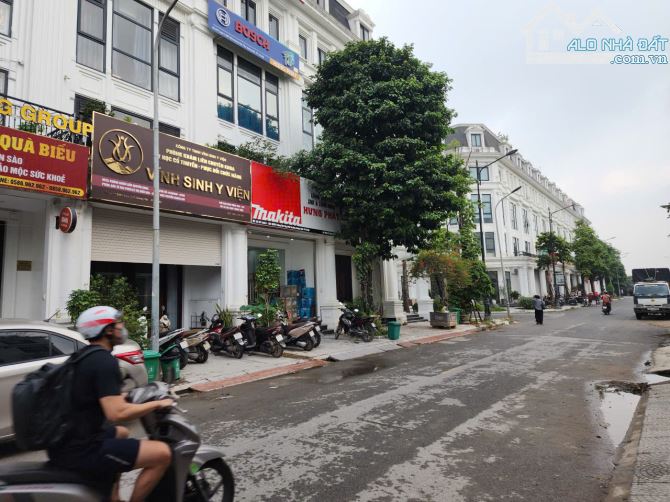 BÁN LIỀN KỀ SHOPHOUSE LOUIS HOÀNG MAI 100M2 5 TẦNG MT 5M TRỤC CHÍNH KD GIÁ 32.5 TỶ