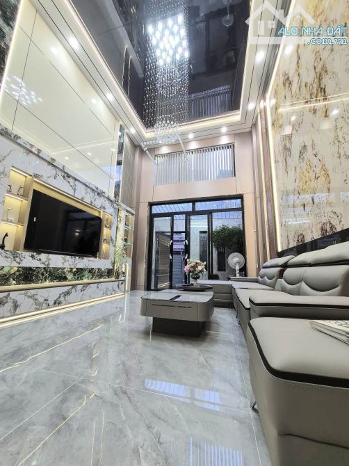 🏡 BÁN NHÀ HỒNG TIẾN, PHƯỜNG BỒ ĐỀ – 68M² – 6 TẦNG – 9.85 TỶ – THANG MÁY NHẬP