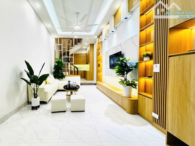 Mình là chủ nhà căn số 25 ngách 57/88 Mễ Trì cần bán gấp giá 8.6 tỷ