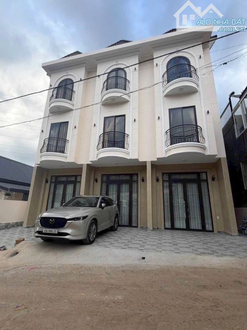 Cần bán căn nhà mới xây hoàn thiện đường Thái Phiên, P Lâm Viên - Đà Lạt.