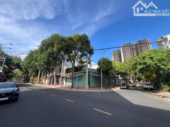 BÁN BIỆT THỰ SỔ HỒNG DT 207M2 GIÁ RẺ 10.8 TỶ (ĐANG CHO THUÊ 18 TRIỆU/ THÁNG) NGAY TT