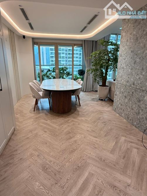 BÁn CH Duplex Mandarin Hoàng Minh Giám DT 268m 4n3vs hướng nam sẵn sổ giá 39 tỷ sẵn NT