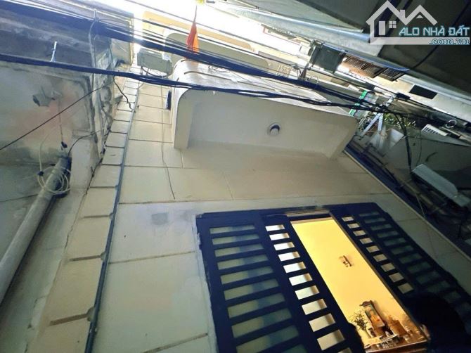 NHÀ ĐẸP PHỐ HOA BẰNG CẦU GIẤY CHỈ 30M RA ÔTÔ: DIỆN TÍCH 47M2 - 4 TẦNG : 8,1 TỶ