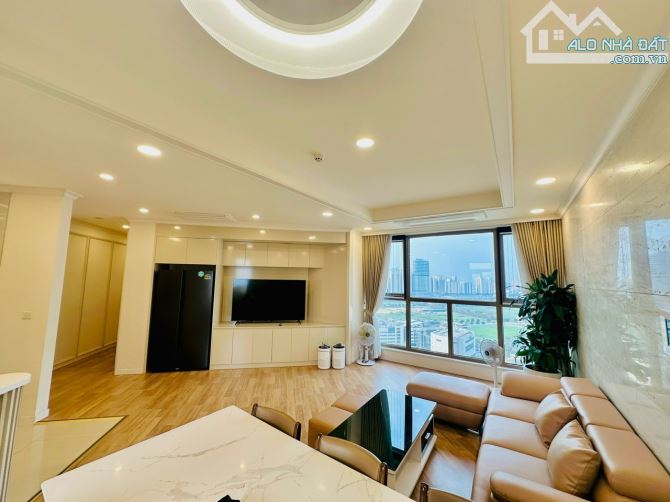 Bán gấp! CH Starlake Tây Hồ DT 125m 3n2vs căn góc hướng Nam, SĐCC, giá 18,5 tỷ full NT đẹp