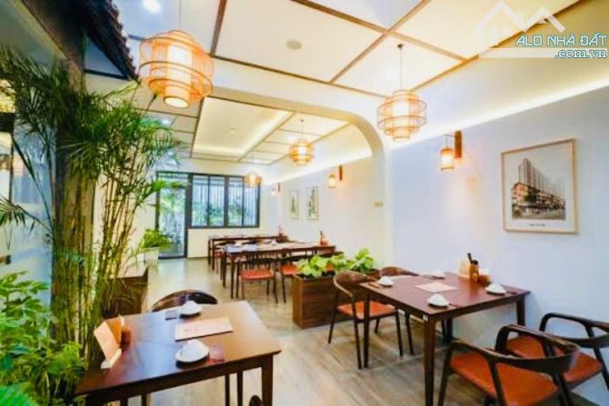 Bán Nhà MP Quảng Khánh, Tây Hồ-View Trực Diện Hồ Tây 179M2 6T Thang Máy MT 8.2M Giá 250 Tỷ