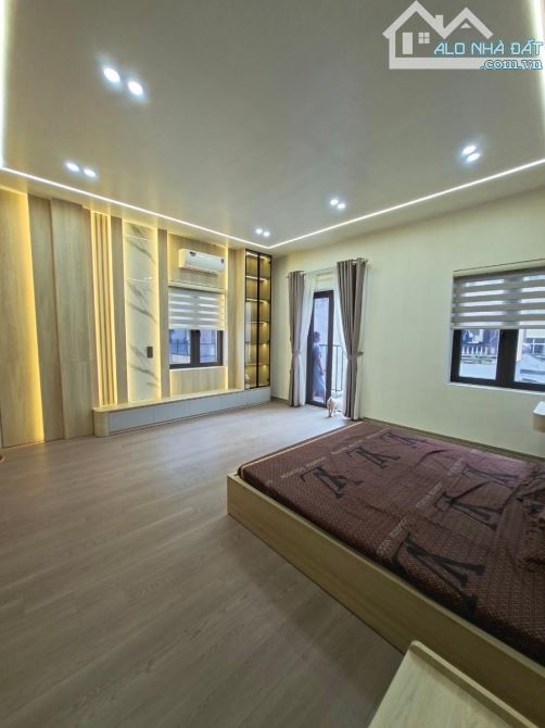 🔥 BIỆT THỰ SÂN VƯỜN NGUYỄN VĂN CỪ 97m, 7 TẦNG, THANG MÁY, ĐỦ NỘI THẤT – CHỈ 14,5 TỶ!