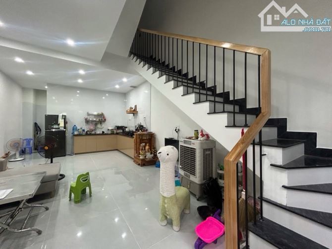BÁN NHÀ 3 TẦNG KIỆT Ô TÔ – GẦN NÚI THÀNH, ĐÀ NẴNG