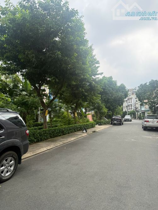 Nhà Đối Diện Công Viên Khu Sang Trọng đường Tân Sơn Nhì (5.8x21m) chỉ 15.5 tỷ TL